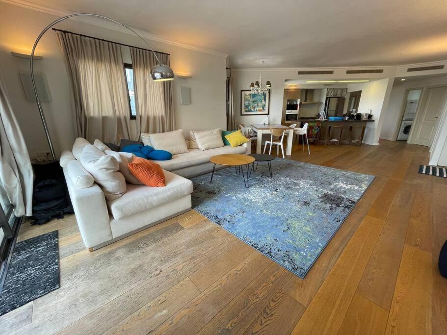 Апартаменти Beautiful Penthouse W/Amazing View, Prime Location Рамат-Ган Екстер'єр фото
