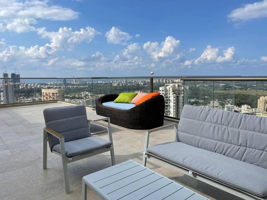 Апартаменти Beautiful Penthouse W/Amazing View, Prime Location Рамат-Ган Екстер'єр фото