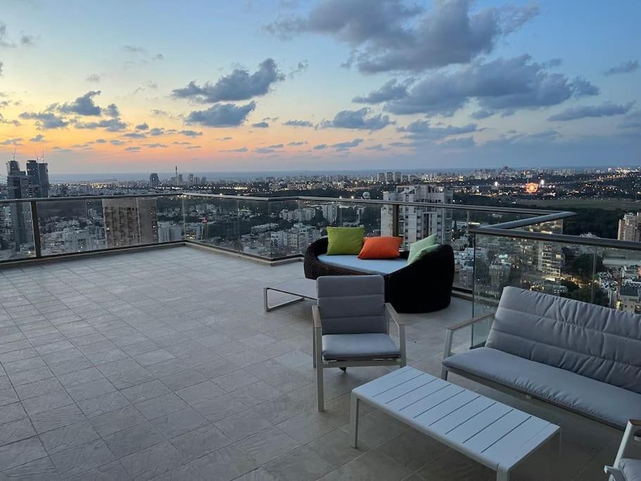 Апартаменти Beautiful Penthouse W/Amazing View, Prime Location Рамат-Ган Екстер'єр фото