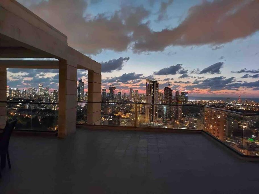 Апартаменти Beautiful Penthouse W/Amazing View, Prime Location Рамат-Ган Екстер'єр фото